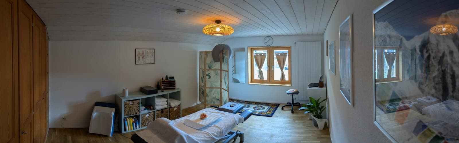Panoramablick in den Praxisraum von Om-Massage